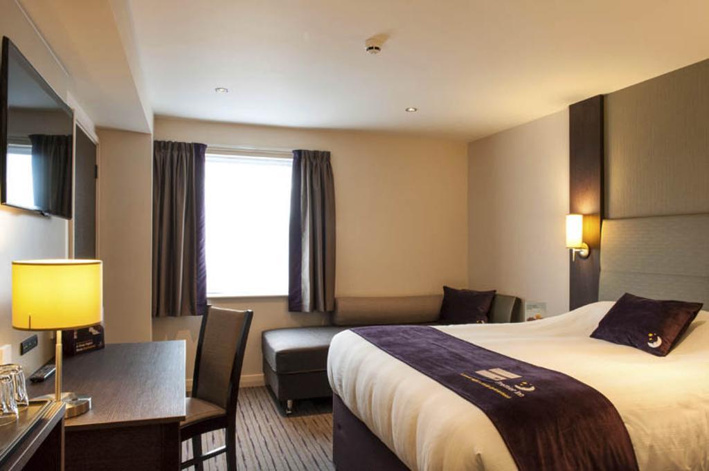 Premier Inn London Greenford Værelse billede