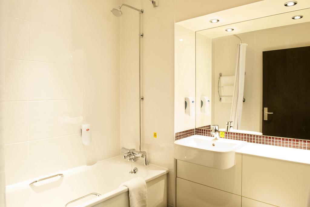 Premier Inn London Greenford Værelse billede