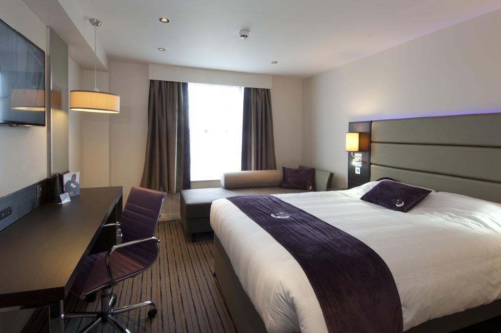 Premier Inn London Greenford Værelse billede