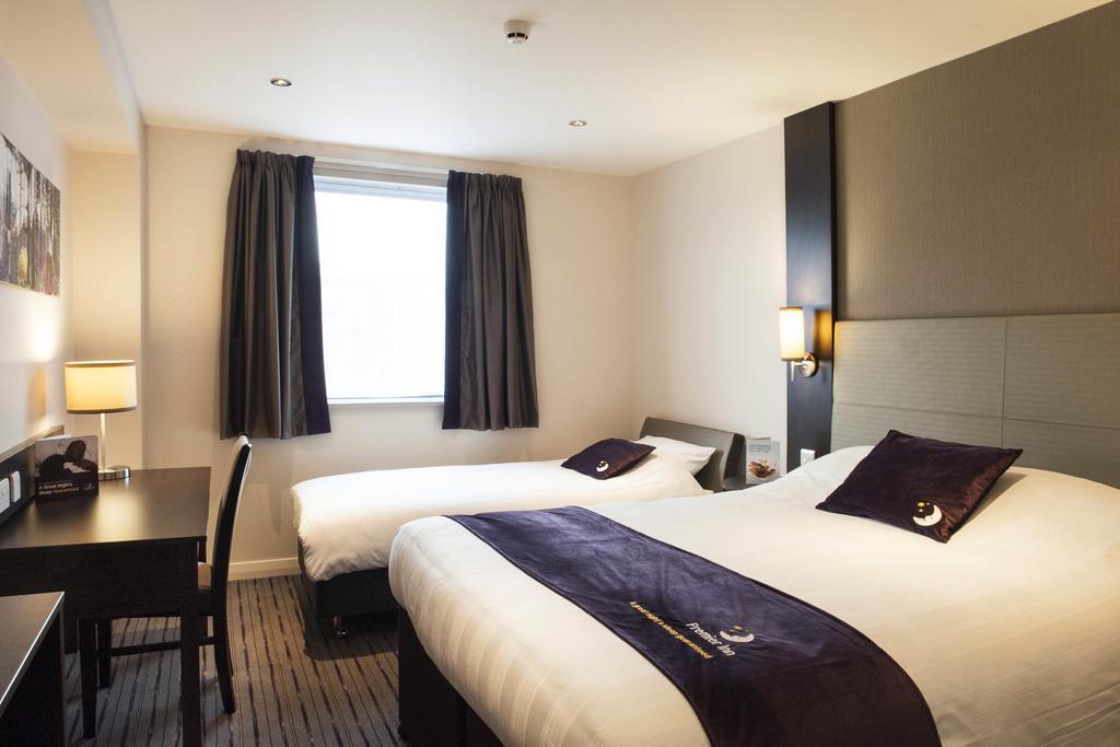 Premier Inn London Greenford Værelse billede