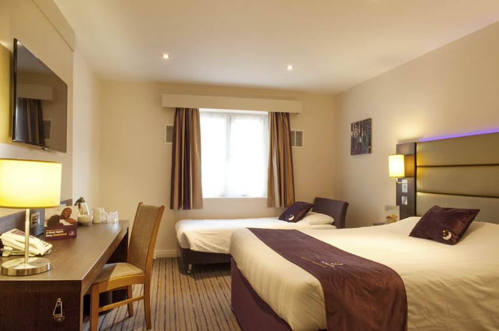 Premier Inn London Greenford Værelse billede