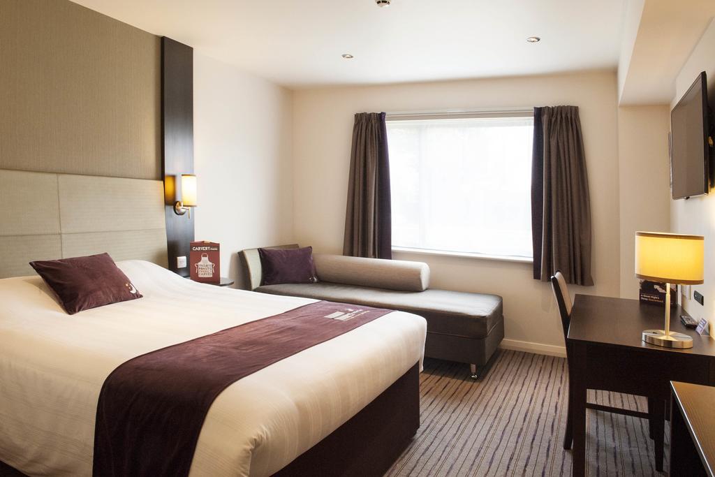 Premier Inn London Greenford Værelse billede
