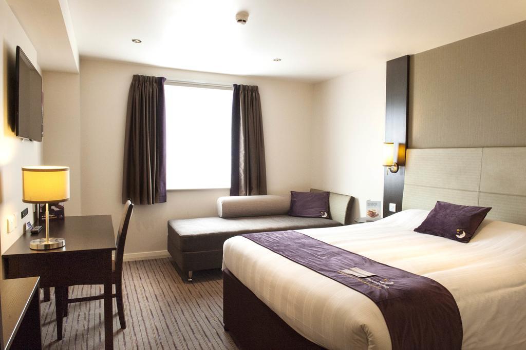 Premier Inn London Greenford Værelse billede